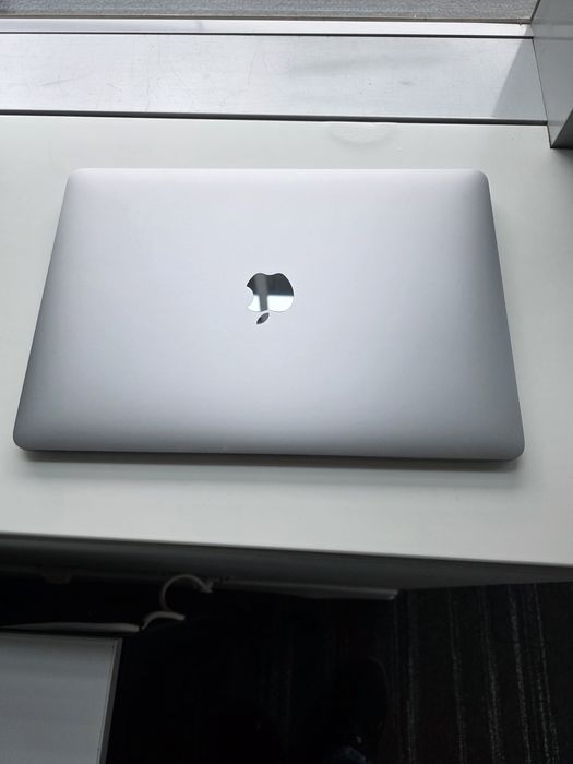 Macbook Air M1 (2020),13.3"-256 GB SSD /8 GB RAM/ 8- core  GPUU