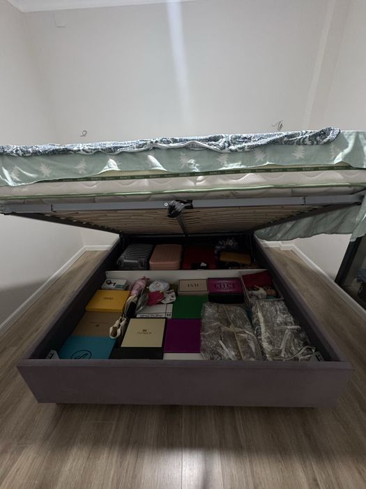 Двух спальная кровать