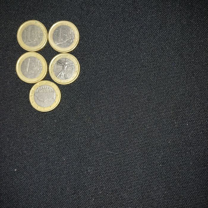 Vând monezi de 1 euro