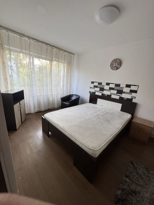 Inchiriez apartament cu  2 camere zona podu ros !