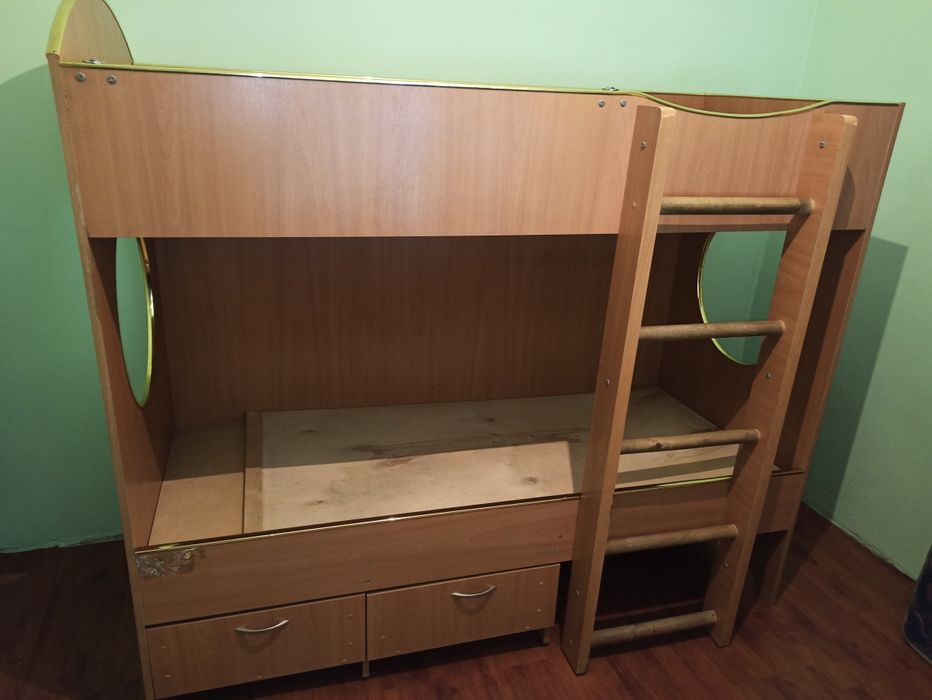 Двухъярусная кровать