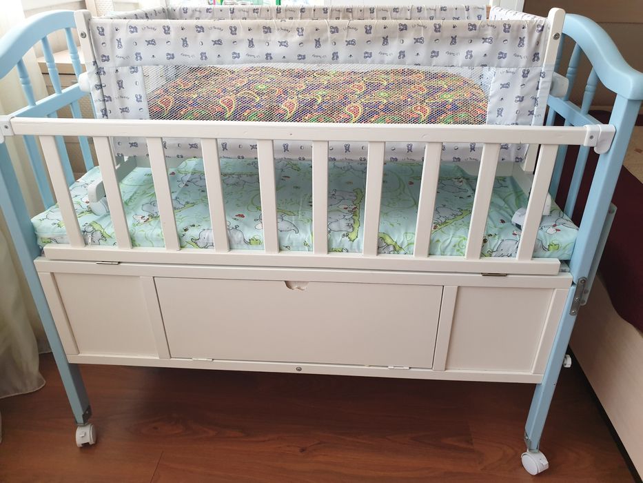 Детская кроватка