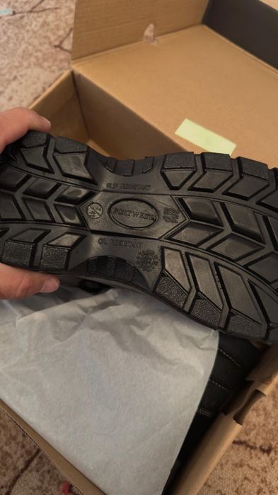 Новый ботинка 41 размер. 3 пар бар