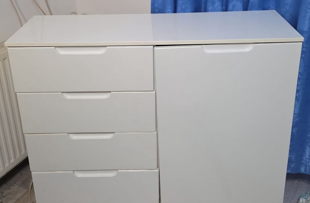 Comoda TV alba, moderna,stare buna