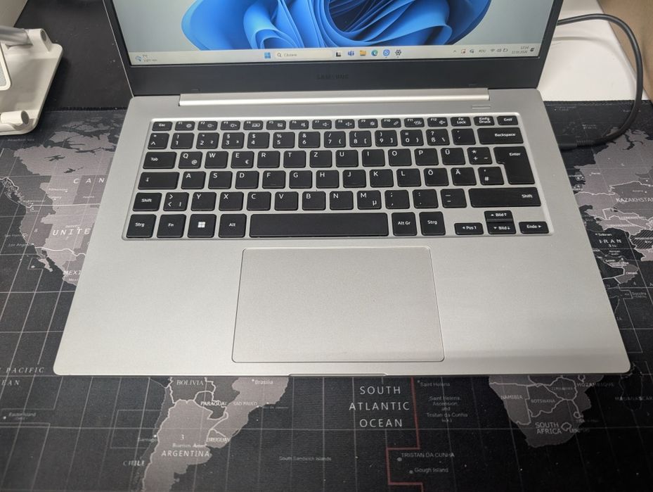 Samaung Book 2 Go cu cartela SIM