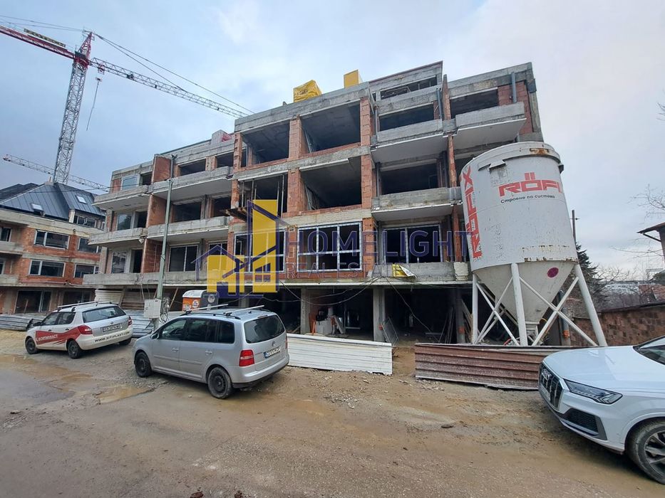 Тристаен апартамент в кв. Бояна