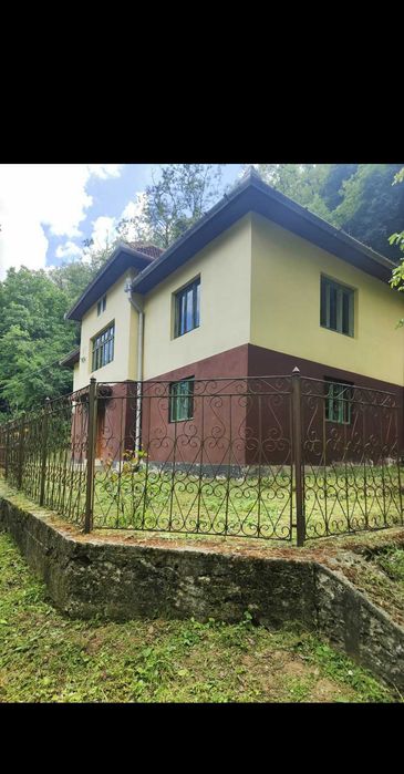 Casa de vanzare in zona de munte Mehedinti, com. Podeni