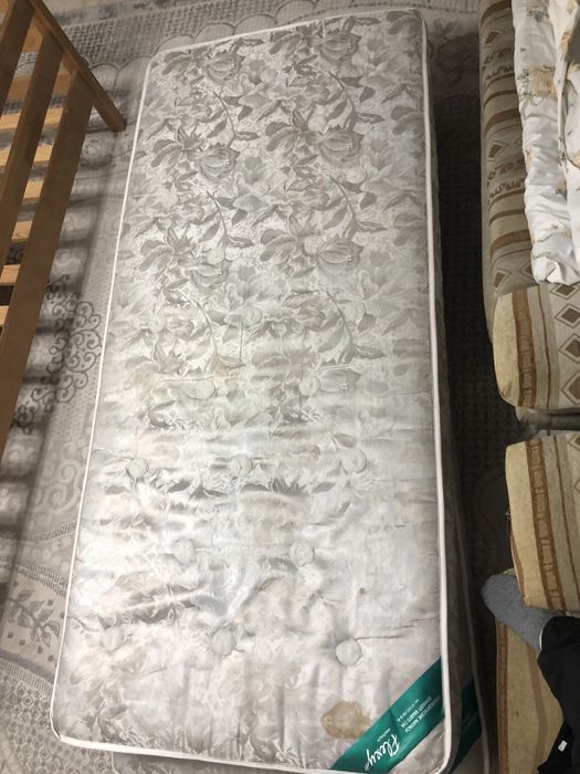 Двух яростная кровать