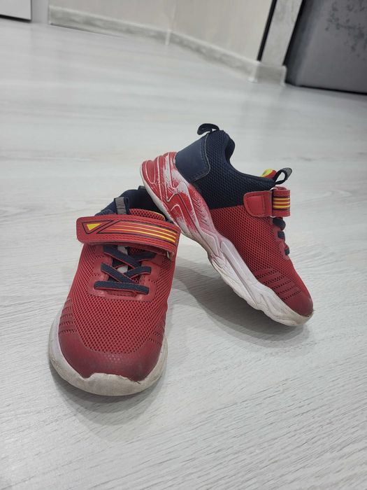 Детские кроссовки