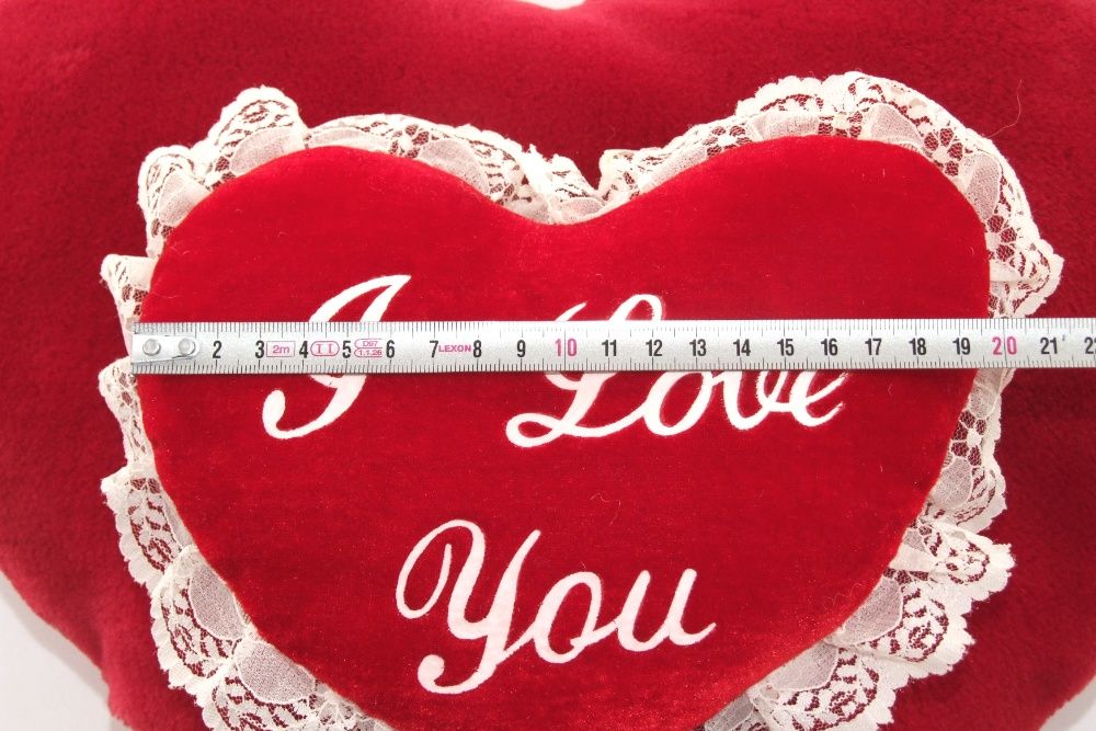 2 Inimi, pernute din silicon si plush - moi, placute, fine, NOI !