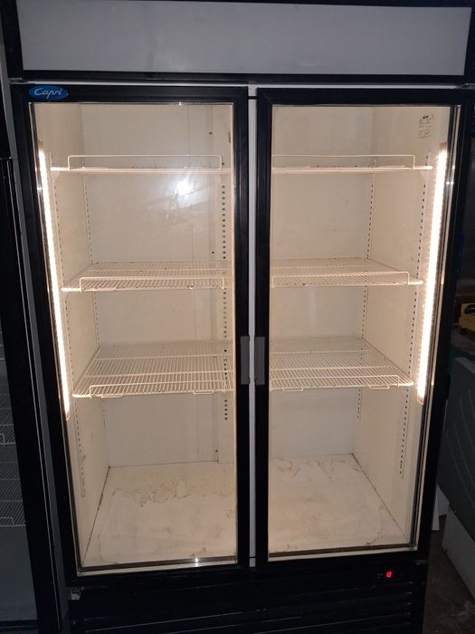 Холодильник двухдверный продаётся