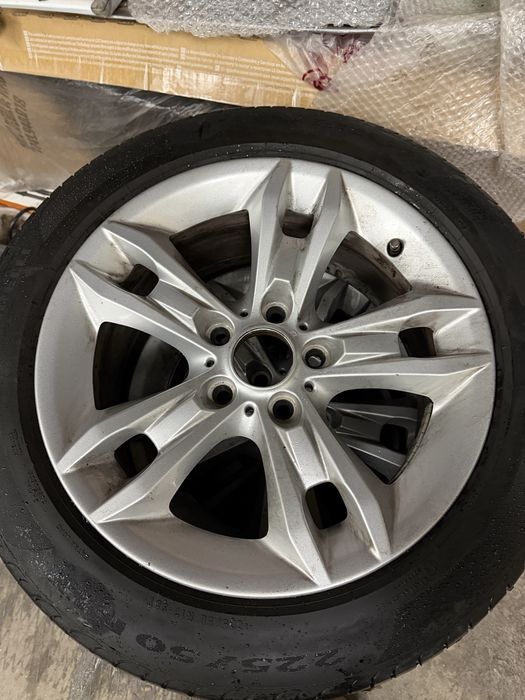 Vand Roti BMW 17’ style 319 cu cauciucuri Pirelli