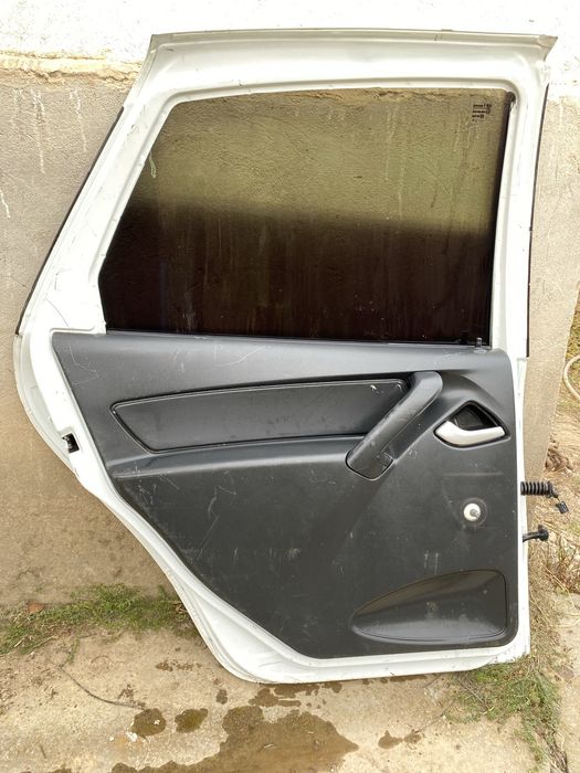 гранта дверь задняя левая