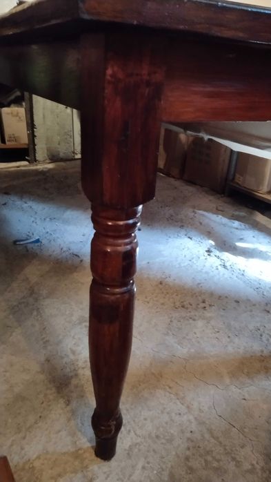 Продавам трапезни маса