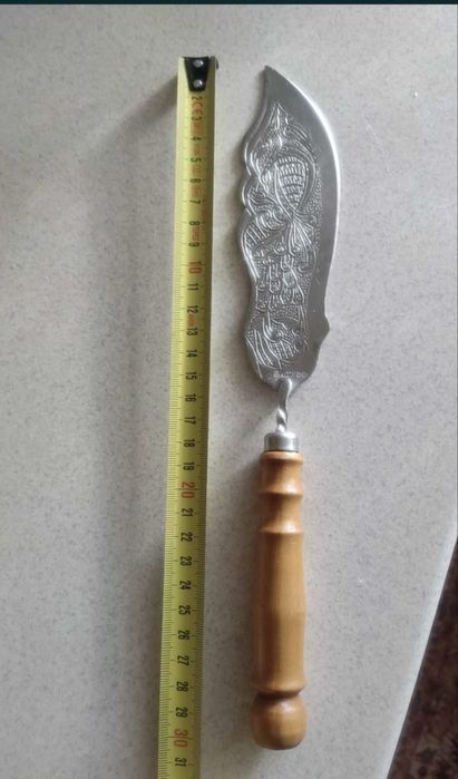 Нож резной с деревянной ручкой
