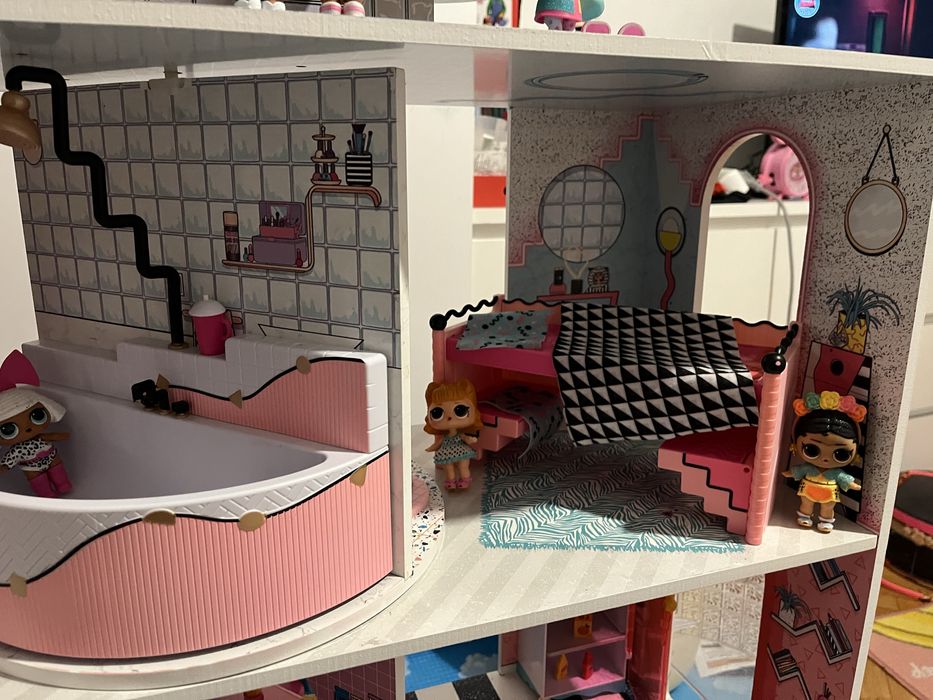 Дървена къща LOL surprise с 6 въртящи се стаи