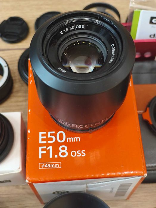 Sony a6000 <25k count + 16mm 2.8, 50mm 1.8 + много подаръци