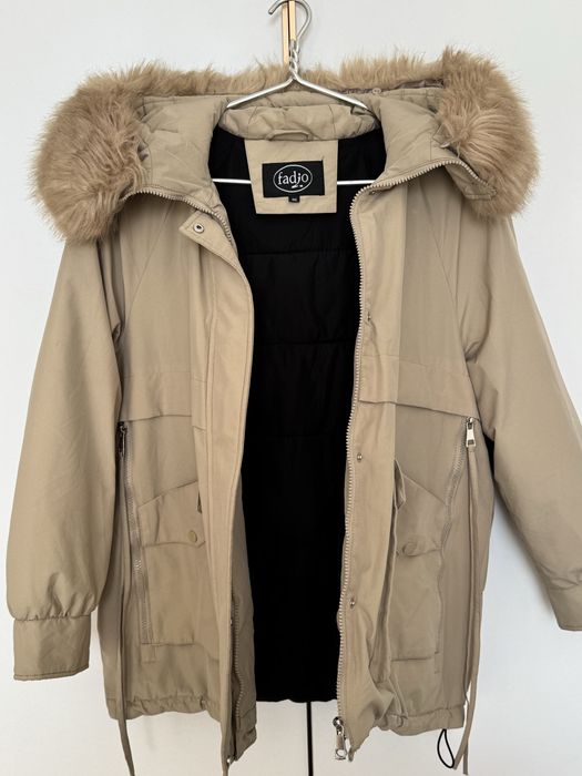 Зимняя куртка с капюшоном