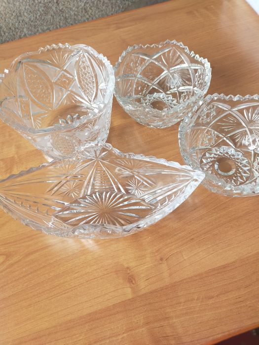 Хрустальные вазы.