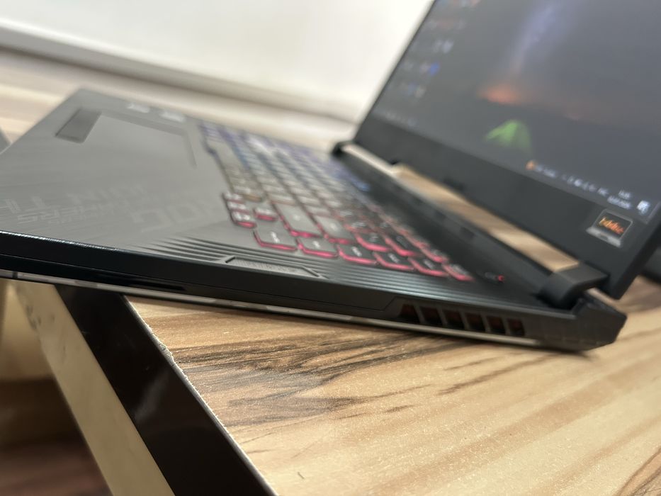 Продам ASUS ROG Strix мощный ноутбук