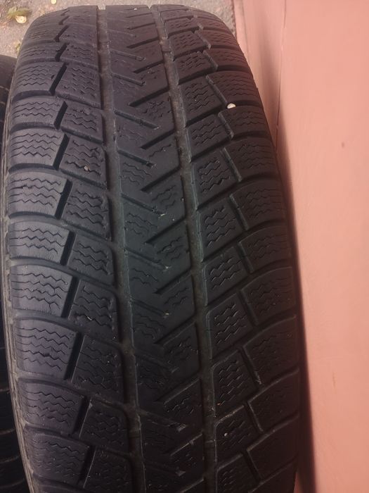 Vând 2 cauciucuri Michelin 245 70 16