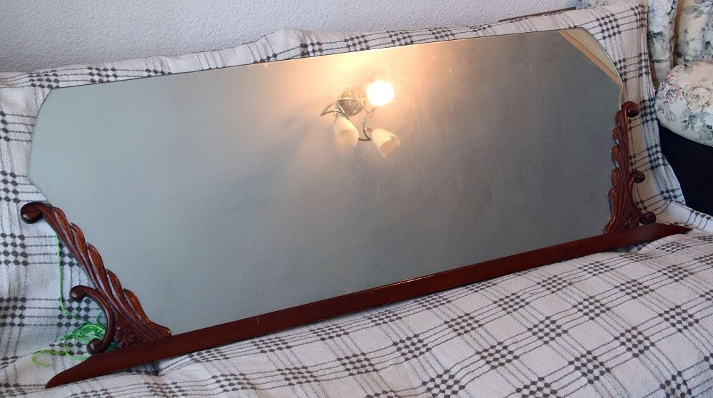 Oglinda model francez. Piesa decor cu stil si eleganta pentru servanta