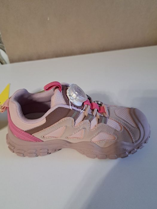 Продам новые кросовки