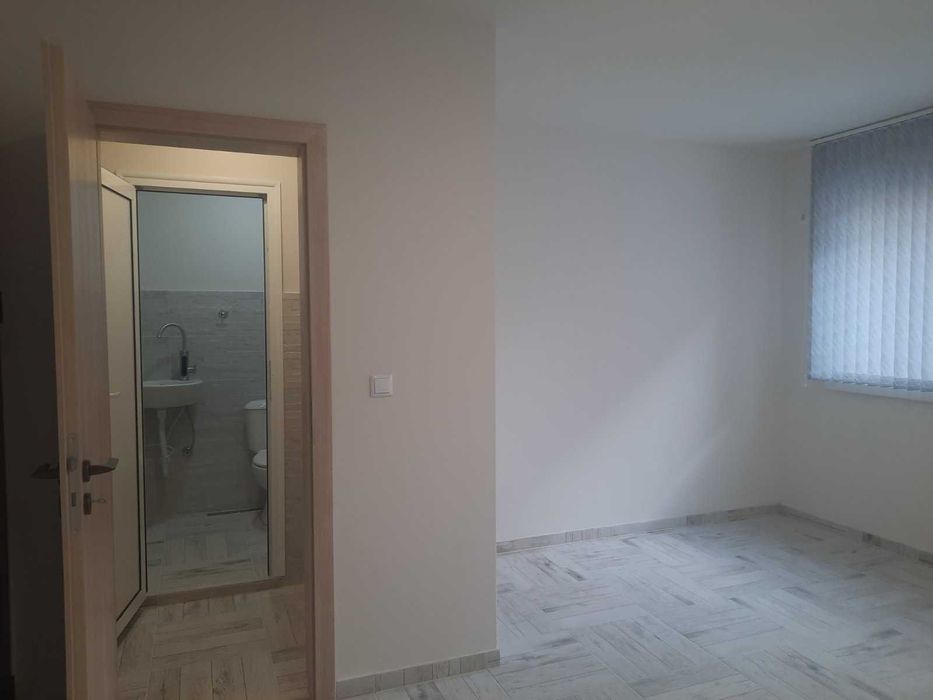 Дава се под наем Офис в Шумен, Добруджански - 37 кв.м за 280.5 € - Снимка #8