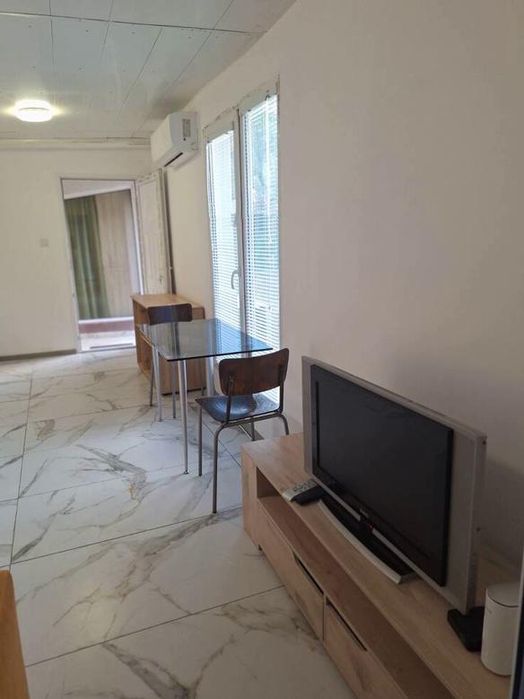 Дава се под наем Къща в София, Модерно предградие - 40 кв.м за 400 € - Снимка #1