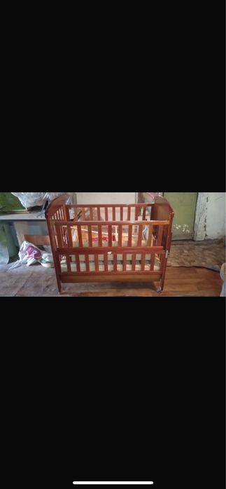 Двери, детская кровать, ходунок