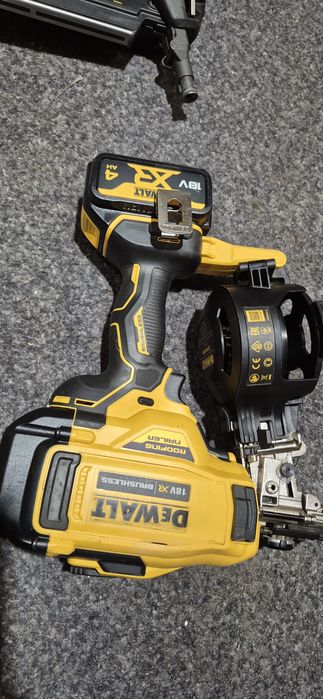 Dewalt pistol de cuie pe acumulator