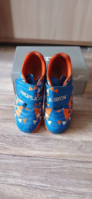 Продам детские футзалки