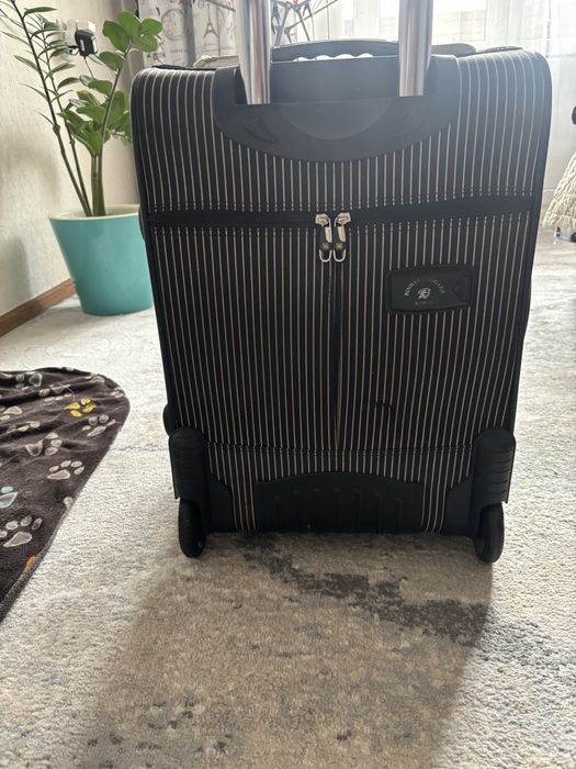 Продам тканевый чемодан б/у