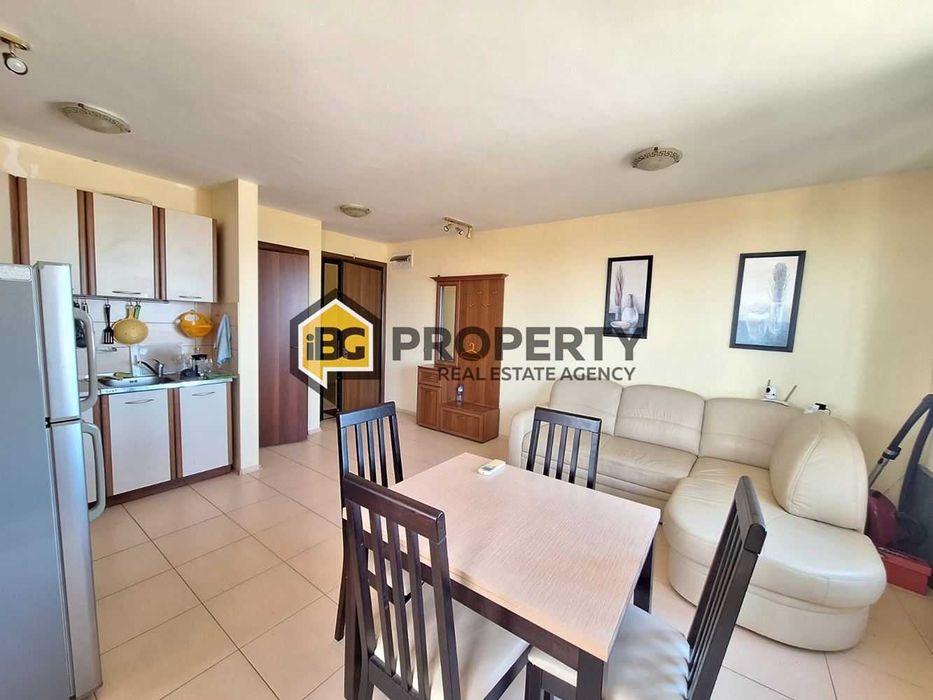 Двустаен апартамент с две бани и две тераси в град Бяла