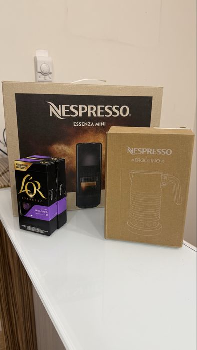 Кофемашинка Nespresso Essenza Mini