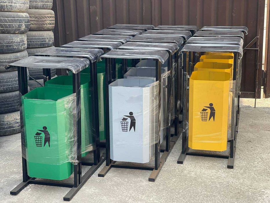 Металлическая мусорная урна