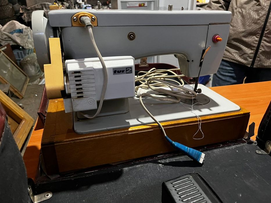 Продам швейную машину