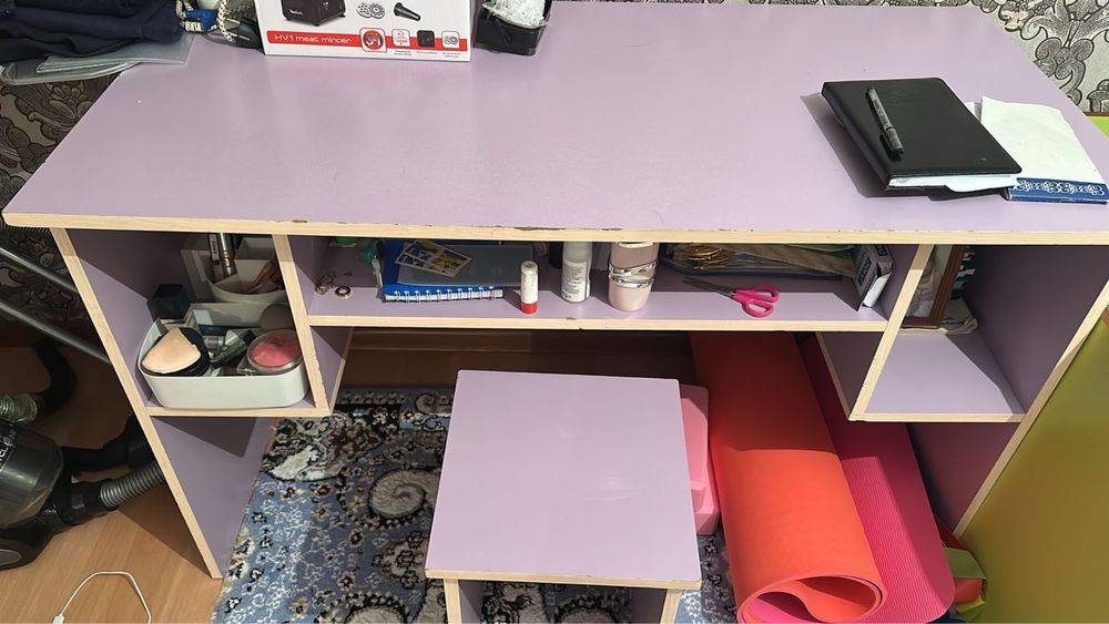 Рабочий столик или же для учебы