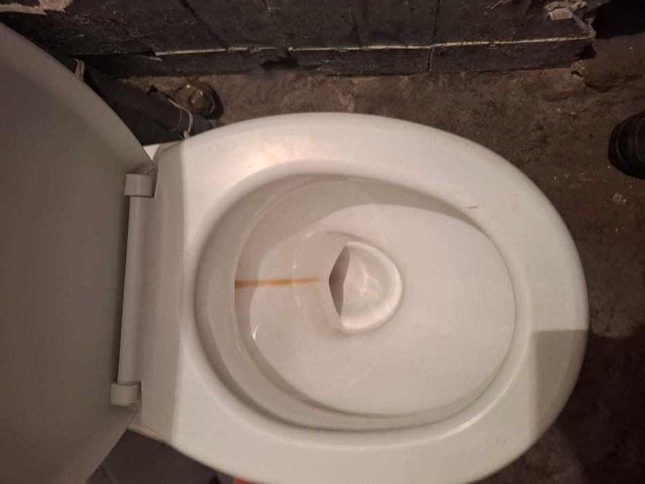 Продам унитаз в сборе