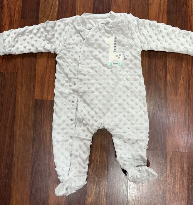 Детские вещи в количестве пяти штук зимние осенние весенние