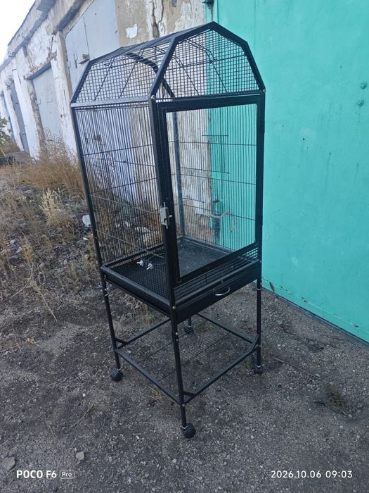 Продам клетку для попугаев