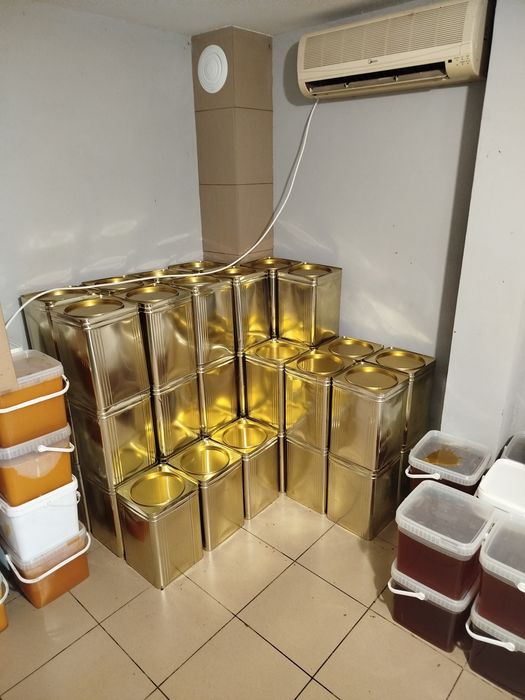 Продавам пчелен мед