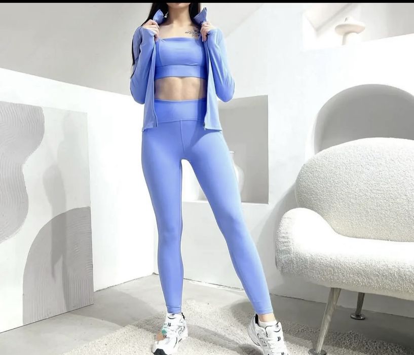 Продам спортивную тройку . Новая ! Срочно !