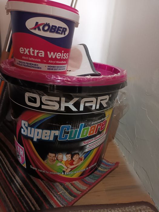 Vând  vopsea lavabila OSKAR 15 l