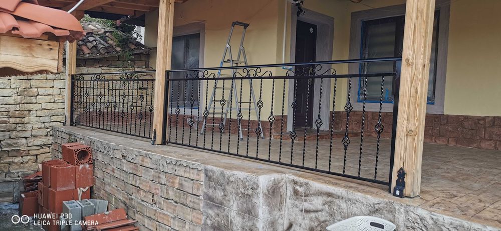 Огради, врати, парапети