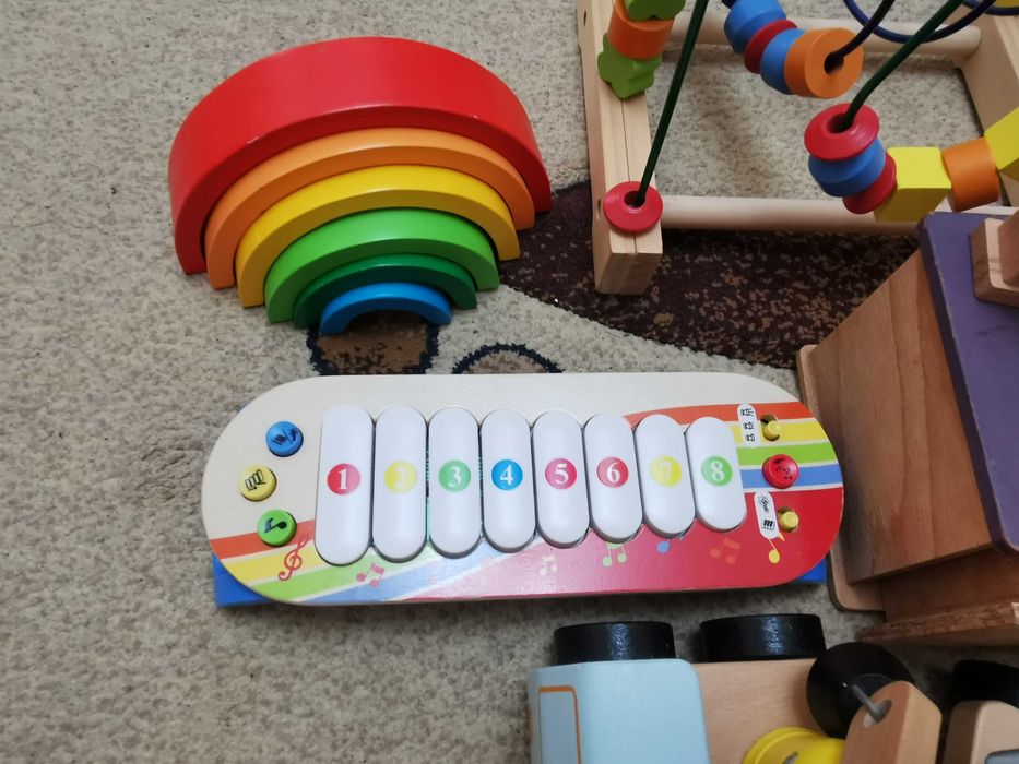 Vând jucării Montessori lemn