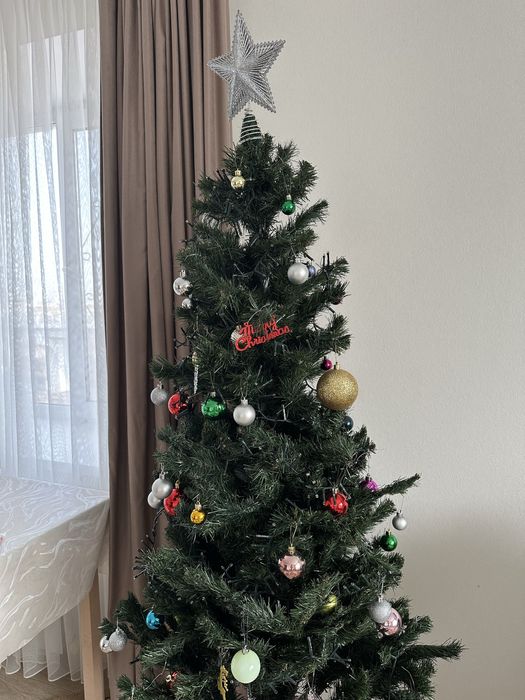 Елка с игрушками