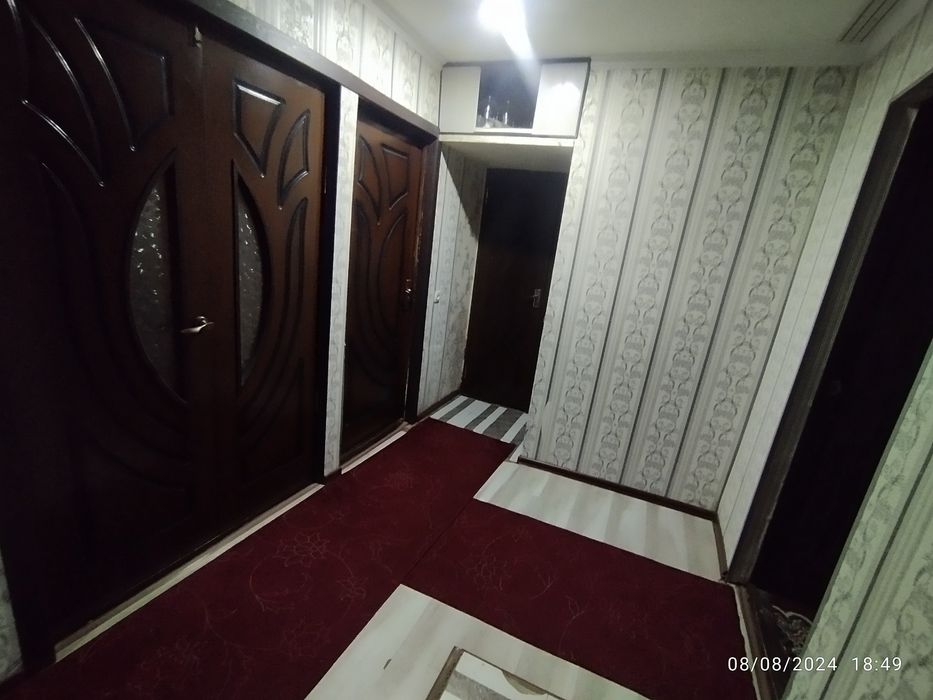 Yangiyoʻl tumani Gulbahor  mahallasida 3 xonali kvartira sotiladi