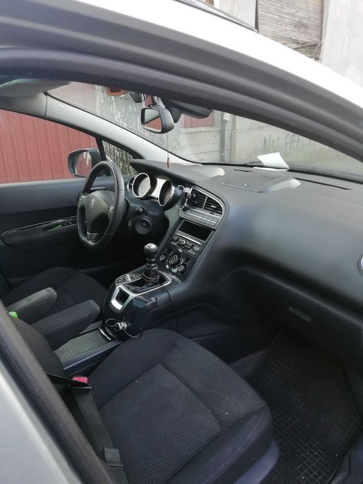 PEUGEOT 5008 2011 — imagine 5