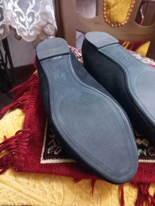 Продам женскую обувь .